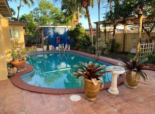 10320 SW 44th St, Miami, FL 33165