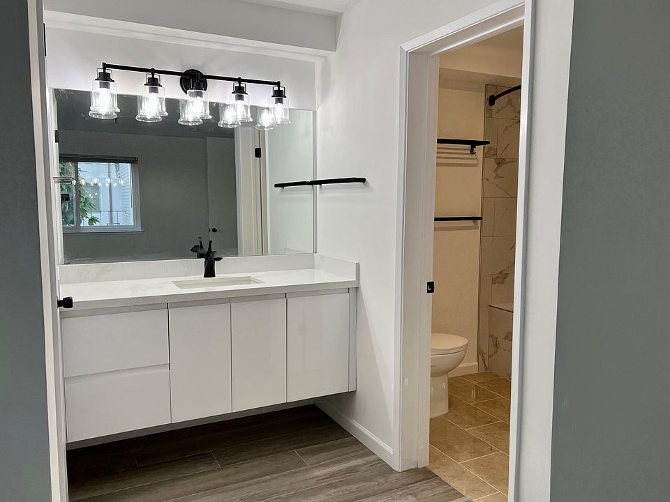 Vanity area in the master bedroom