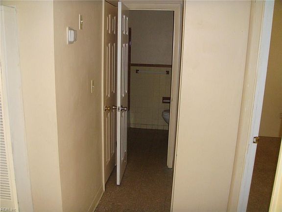 4th image of 1513 Kingston Ave #B