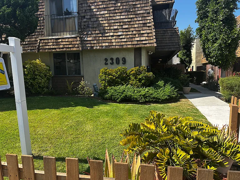 Cottage Garden Feel.. VERY Cozy