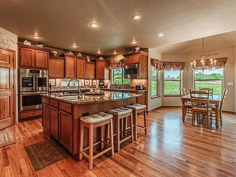 1630 Oakmont Dr — Photo 2