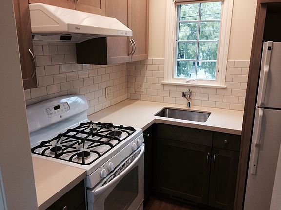 4th image of 1554 Jasmine St
