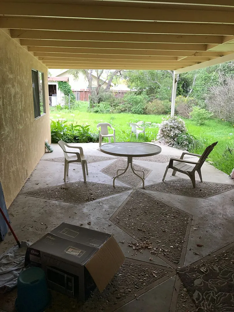 3 Bedroom 2 Bathroom Home — Photo 1