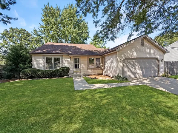 203 N Huntington Dr, McHenry, IL 60050