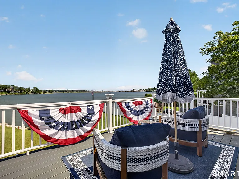 272 Elm St #UPSTAIRS — Photo 13