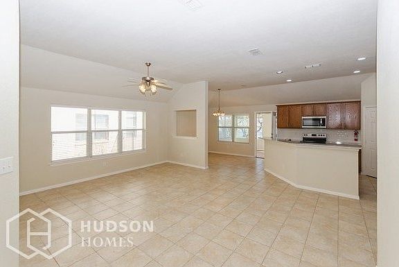 4th image of 2925 Shoreline Dr