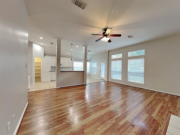 2nd image of 3911 Vinecrest Dr