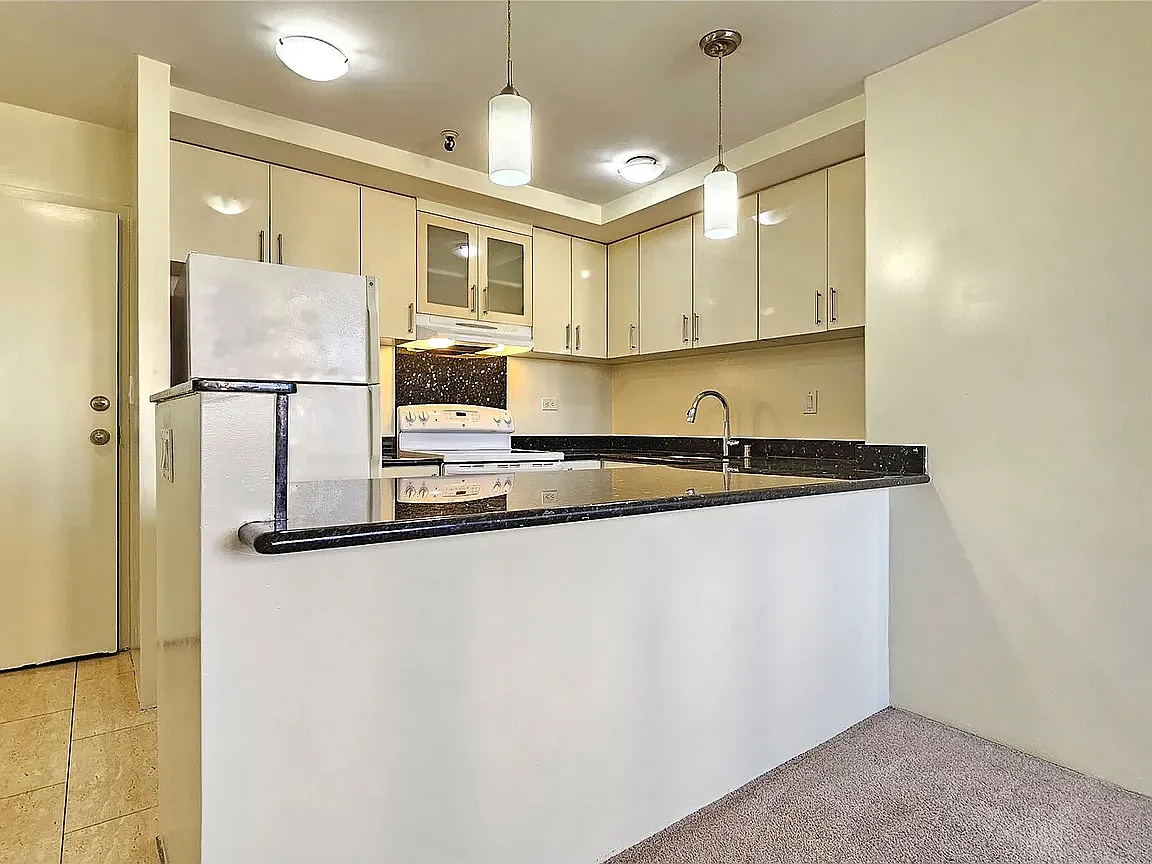2499 Kapiolani Blvd — Photo 2