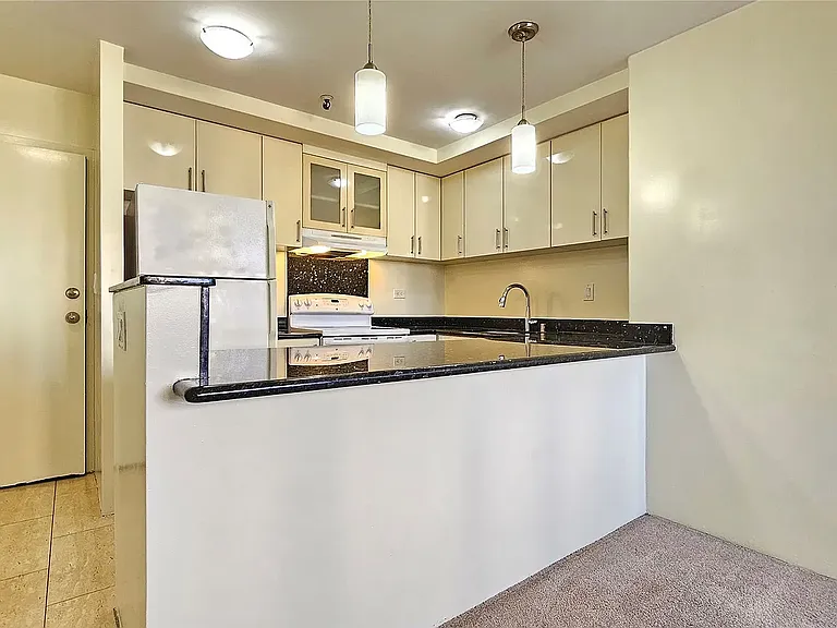 2499 Kapiolani Blvd #401 — Photo 3
