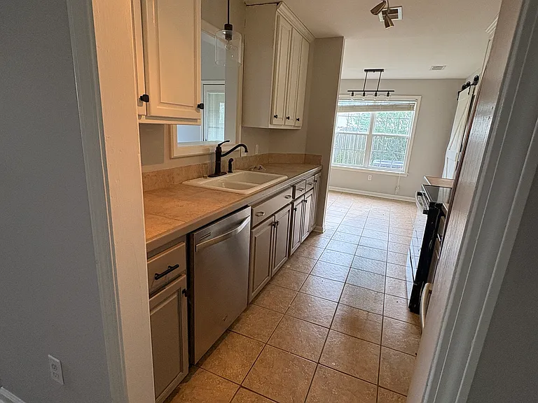 112 Franklin St — Photo 19