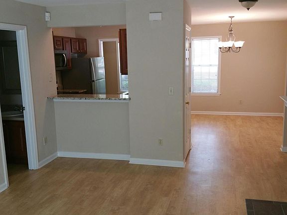 Kitchen & Dining Area