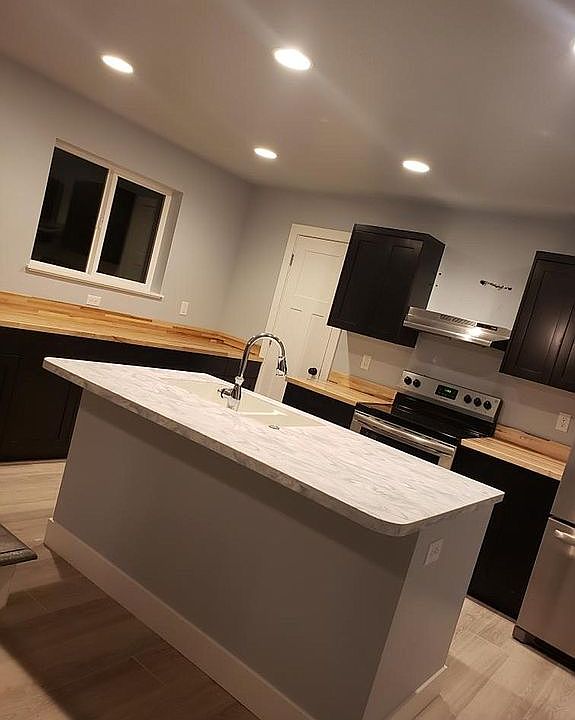 2nd image of 456 Flagstone Dr