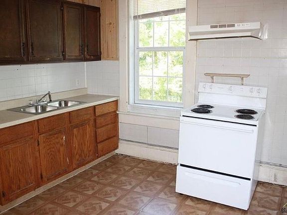 3rd image of 1210 N Broadway Ave