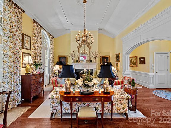 4th image of 104 Lazenby Dr