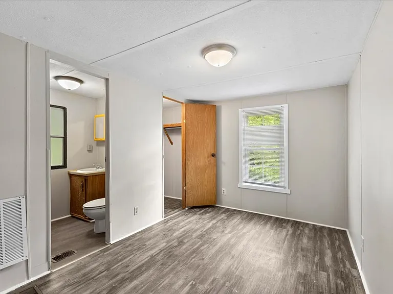 221 Country Ln — Photo 13
