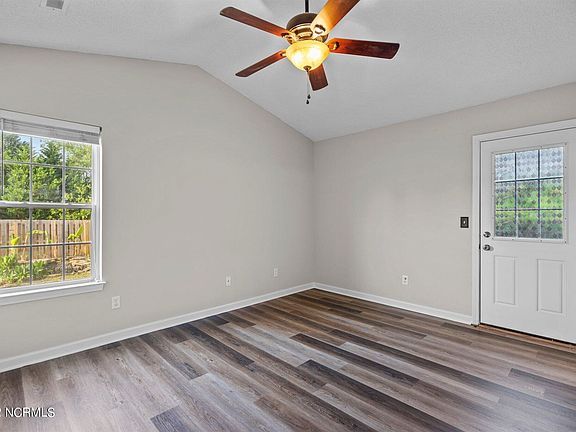 3rd image of 628 Brewster Ln
