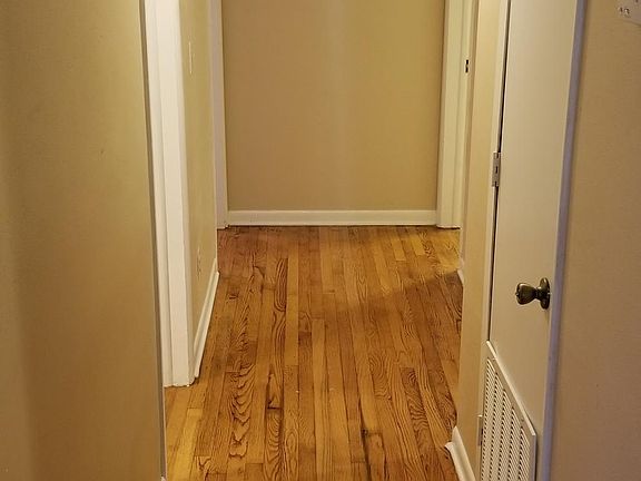 4th image of 3219 Honeywood Dr