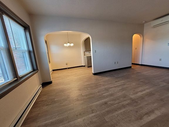 5th image of 414 Dousman St #4