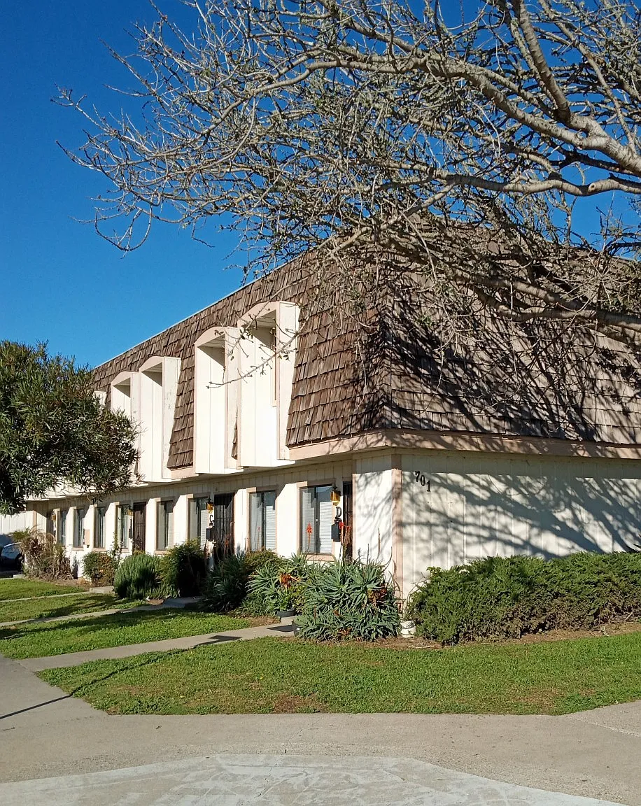 2 bed, 1.5 bath, $2,295 — Photo 1