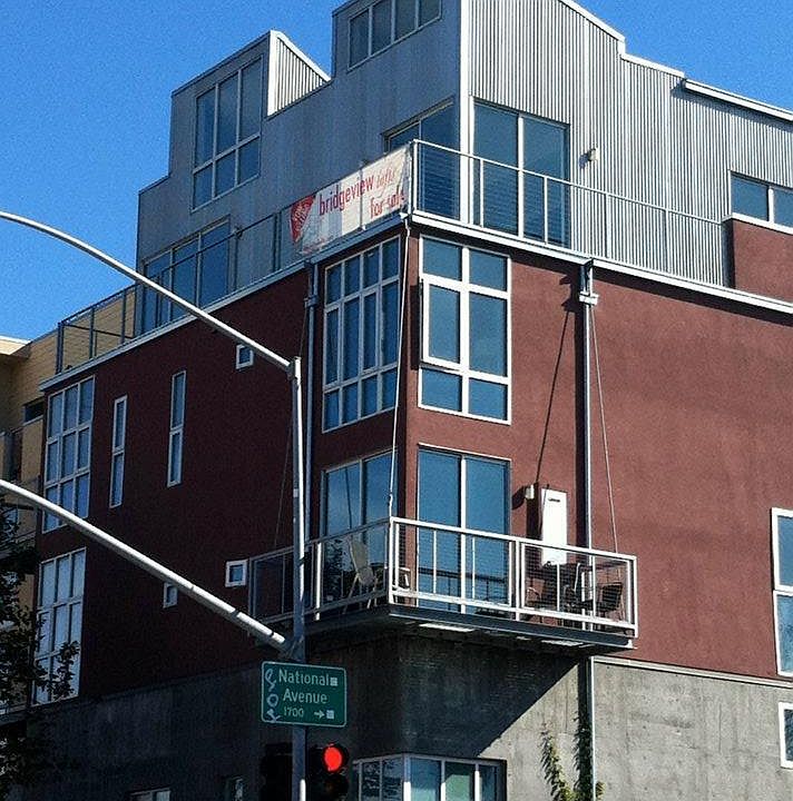 Top unit near downtown. 
