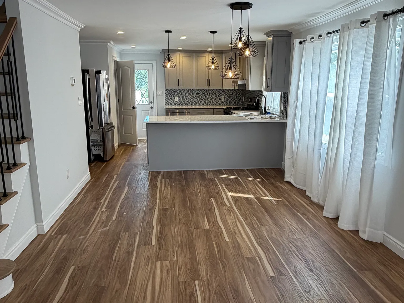 3 bed, 1140 sqft, $3,800 — Photo 3