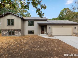 5395 Reveille Rd, Fennville, MI 49408