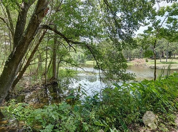 5th image of 141 Meadowcreek Dr