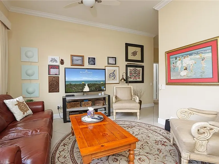 400 L Ambiance Cir #206 — Photo 8
