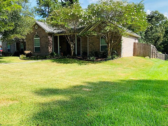 3rd image of 904 Cunningham Dr