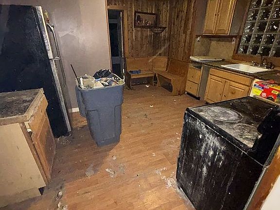 3rd image of 15 McLane St