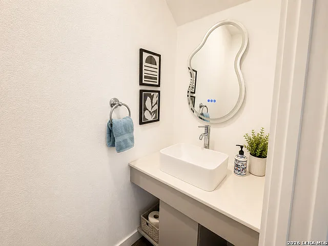 704 N Cherry St — Photo 10