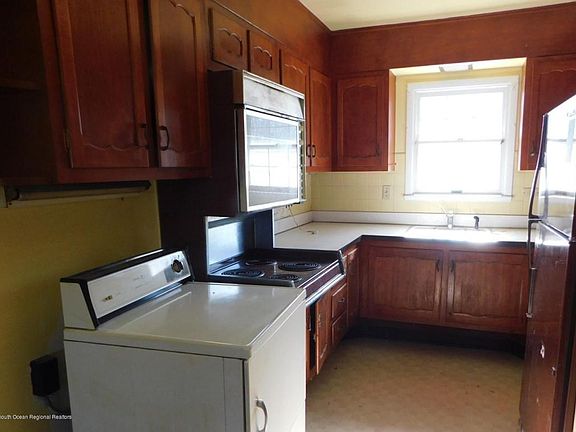 5th image of 39M Cambridge Ct #200M