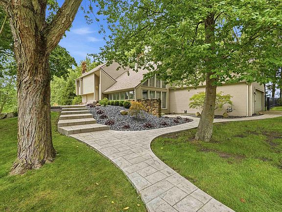 4th image of 19233 Bishop Rd