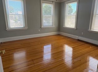 93 Prospect St APT 2L, Pawtucket, RI 02860