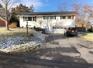 218 Oakmont Dr, Syracuse, NY 13214