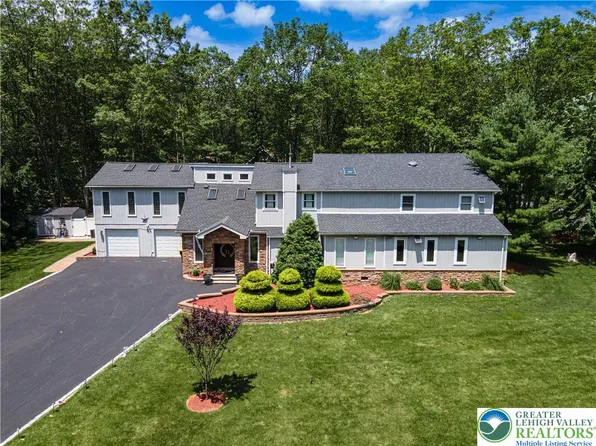 1555 Longleaf Dr, Effort, PA 18330