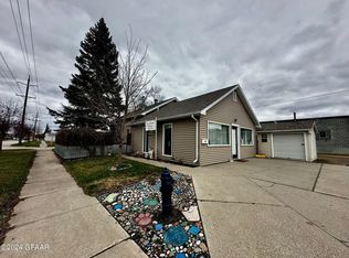 1323 9th Ave S, Grand Forks, ND 58201