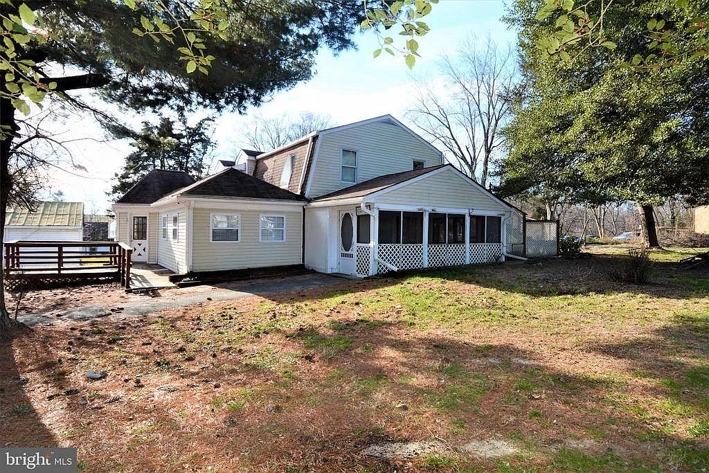 1205 Hanson Rd photo 1