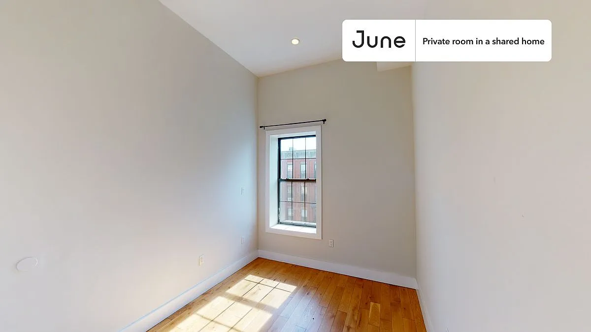 Full bedroom in 5 bed/2 bath home in Bedford-Stuyvesant #1290 D — Photo 2