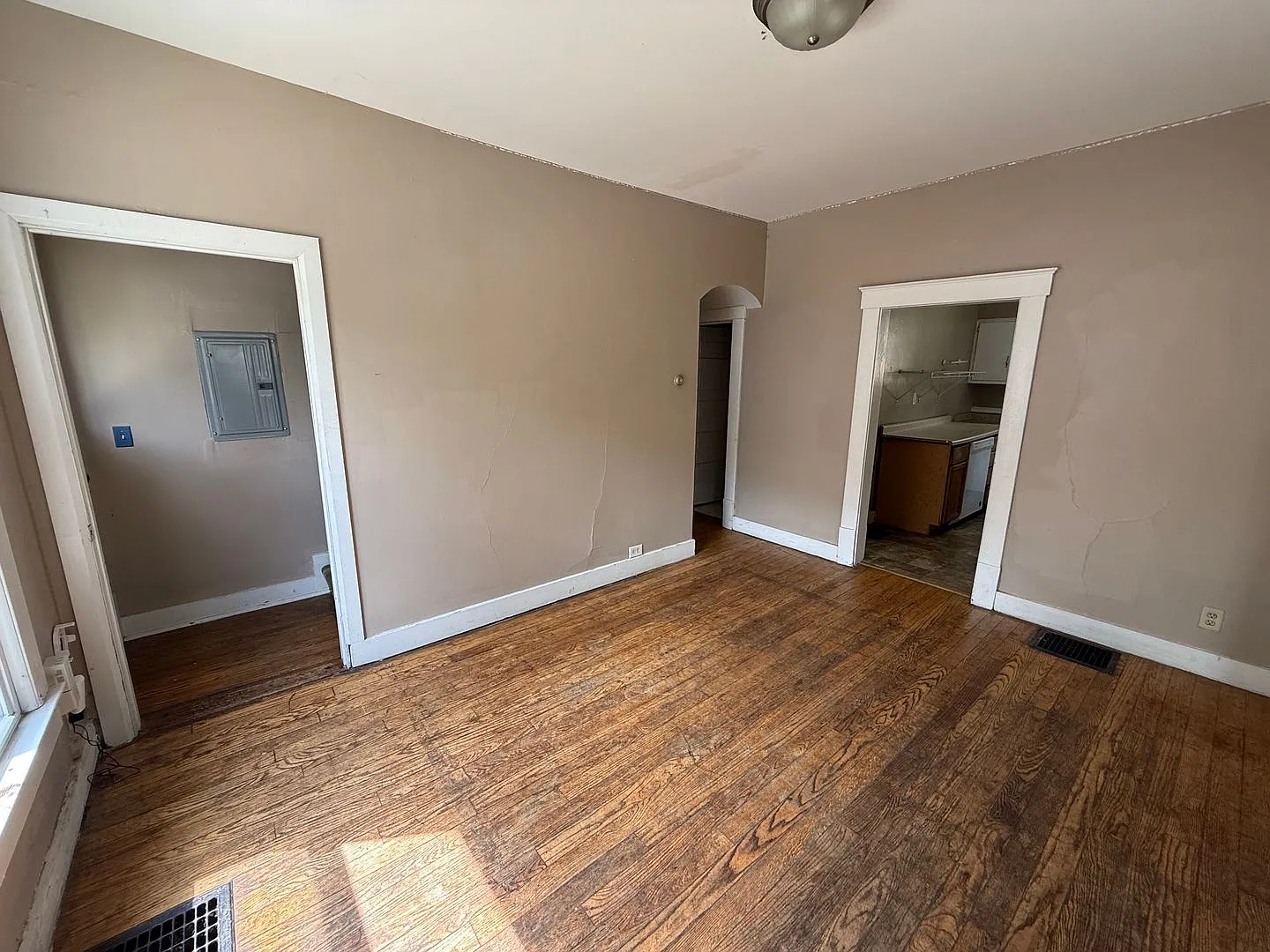 483 Littleton St — Photo 3