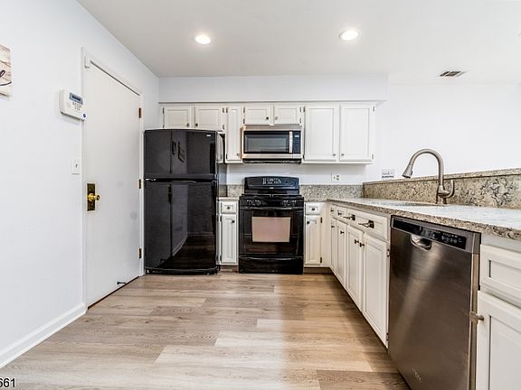4th image of 170 Beckett Pl