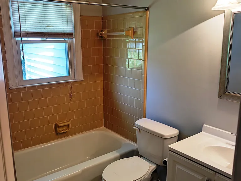 1601 Dartmore Dr N — Photo 5
