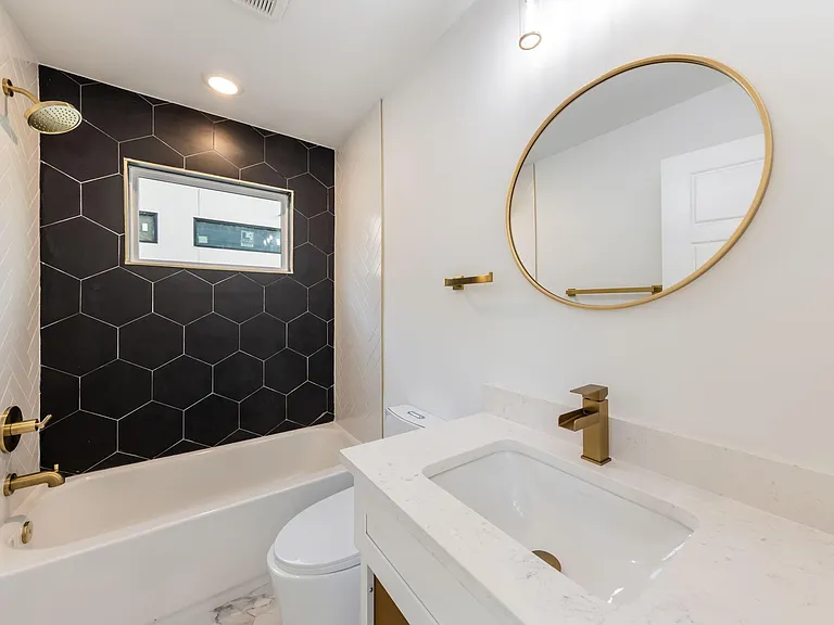 2508 E 4th St #A — Photo 16
