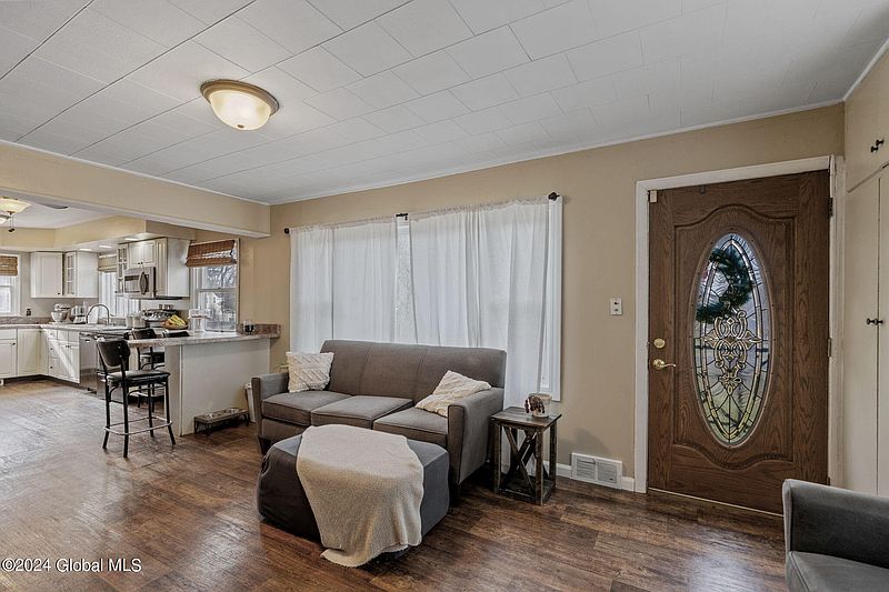 5th image of 4 Boltwood Ave Avenue