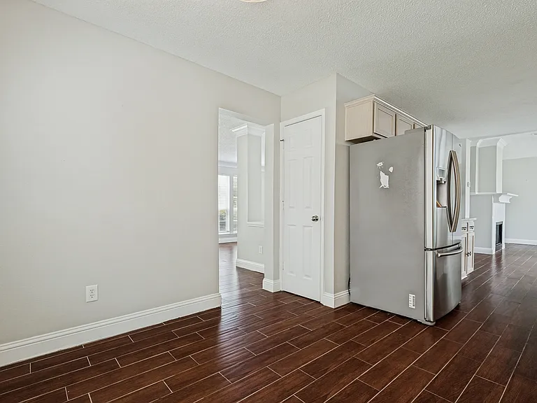 3900 Columbus Dr — Photo 9