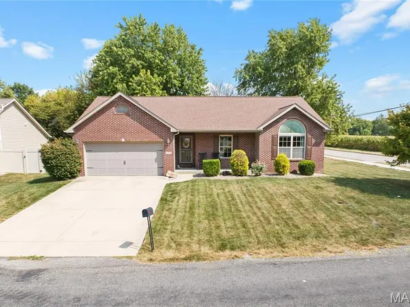 2106 Williams St, Maryville, IL 62062