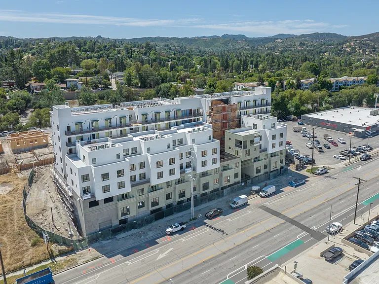 Woodlake Apartments — Photo 14