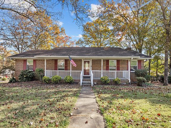 3rd image of 800 N Valley Wood Cir