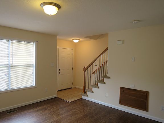 5th image of 7626 Chatham Cir #2