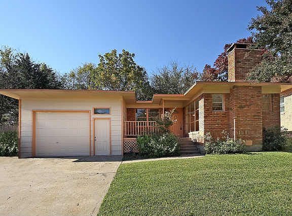 2nd image of 827 Lake Terrace Dr